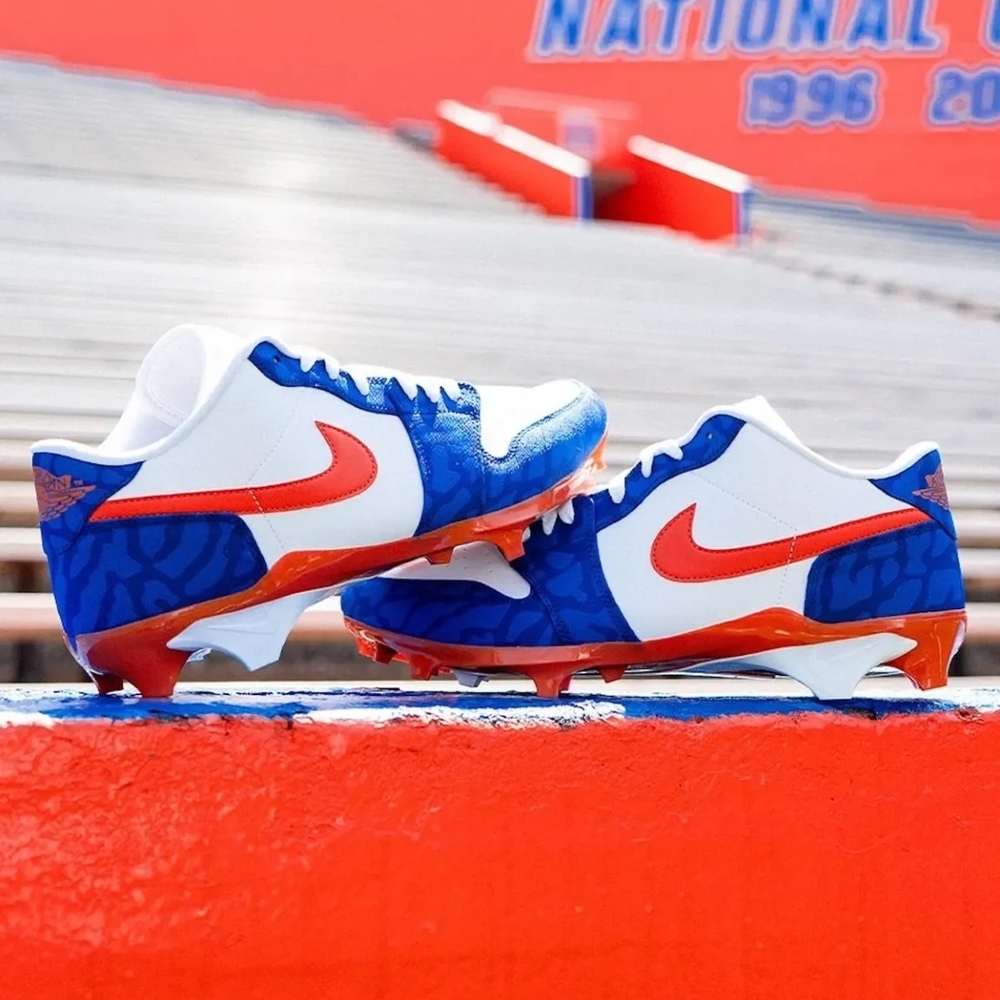 Nike White Athletic Shoes‎ - Picture 2 of 9